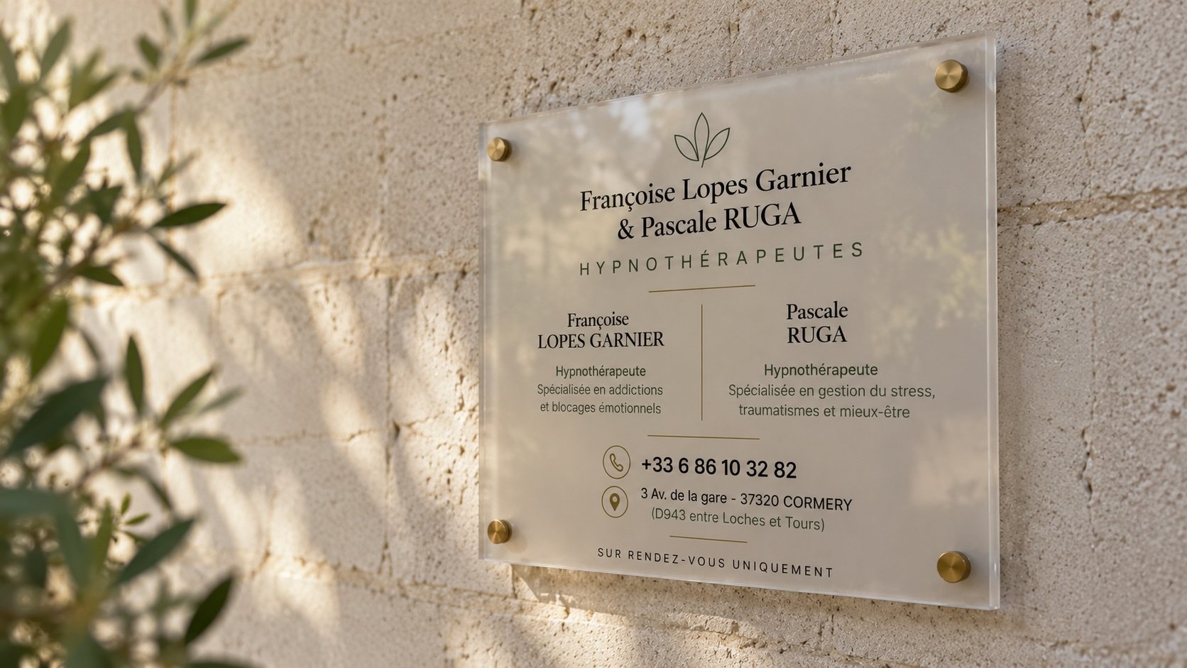 Plaque du cabinet de Françoise Lopes Garnier et Pascale Ruga, hypnothérapeutes à Cormery